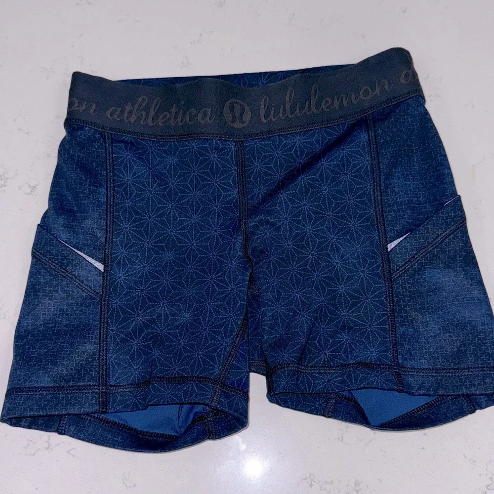 Lululemon athletica ~What The Sport / 4”Short Full   Size 2 Sashiko Print